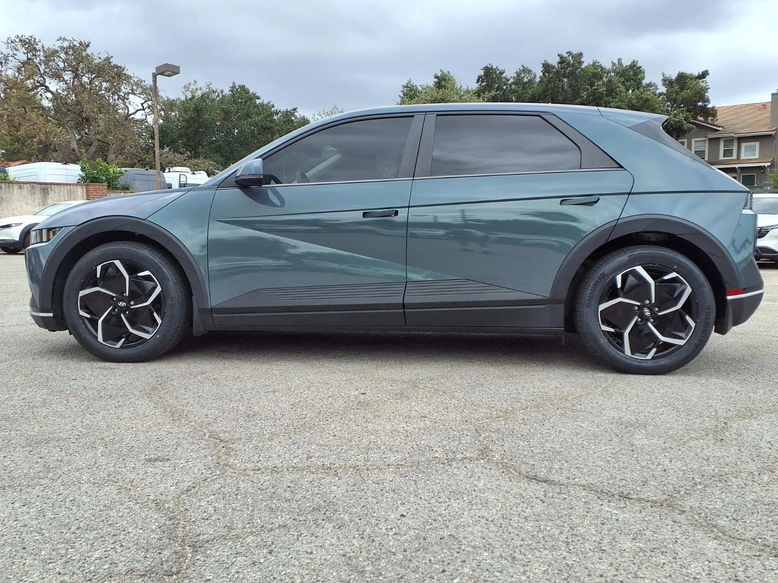 Used 2024 Green Hyundai SE image 3