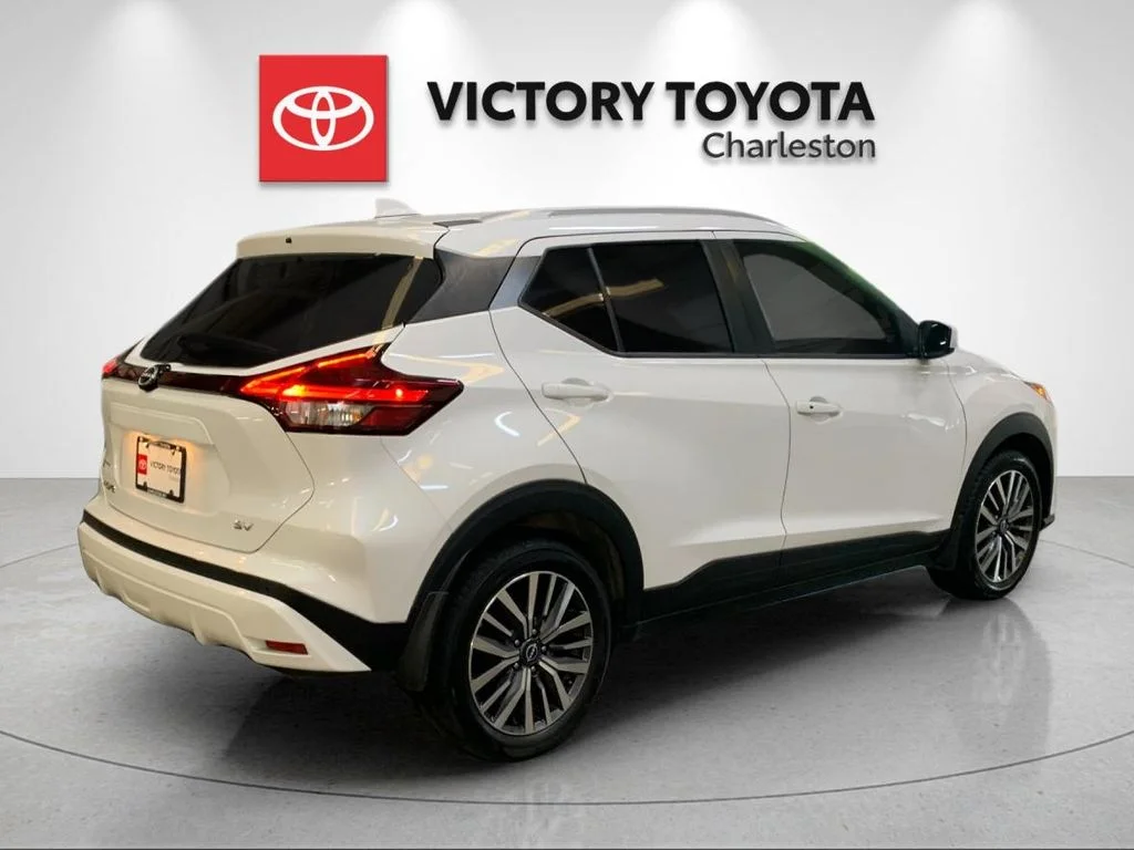 Used 2024 White Nissan SV image 7