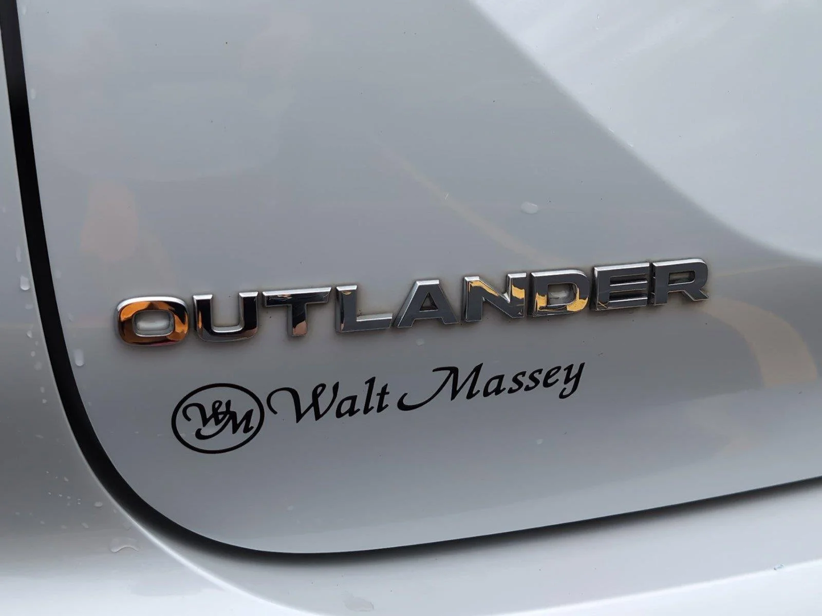 Used 2022 White Diamond Mitsubishi Black Edition image 32
