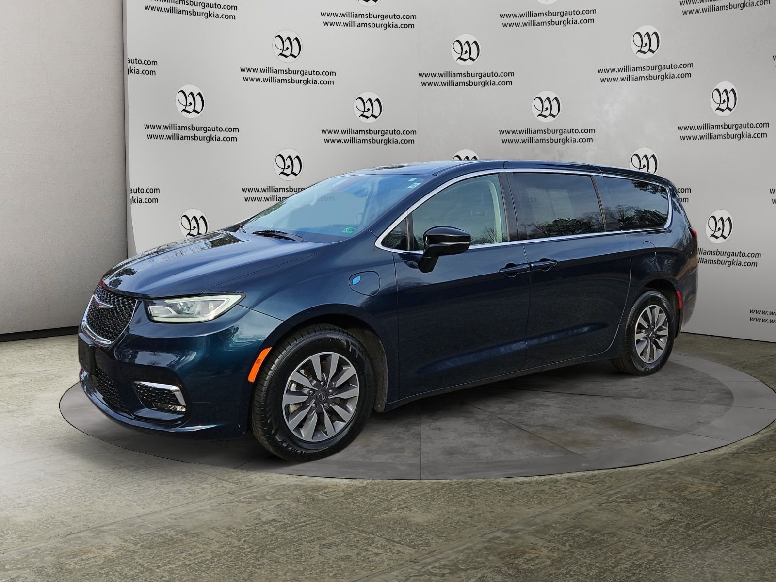 2024 Chrysler Pacifica Hybrid Select PHEV's photo