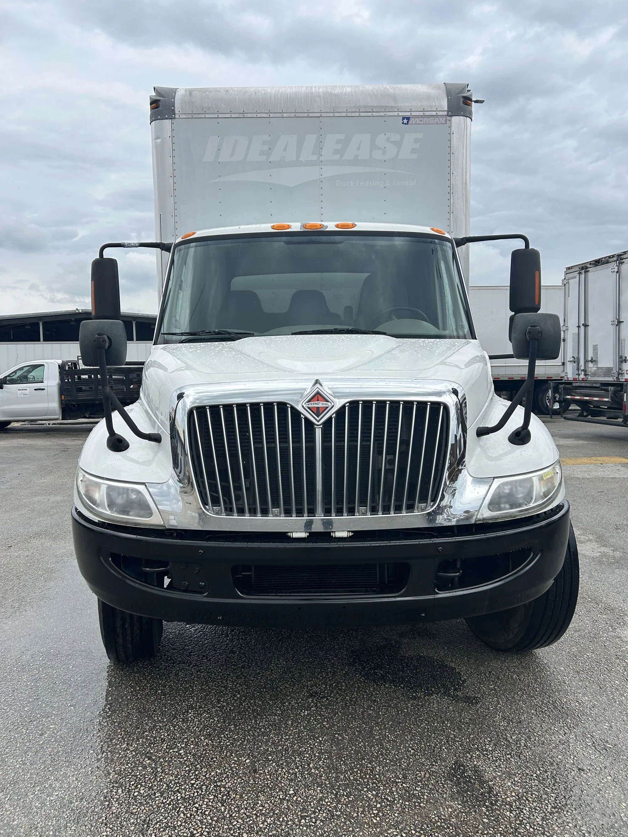 Used 2019  INTERNATIONAL Box Truck image 4