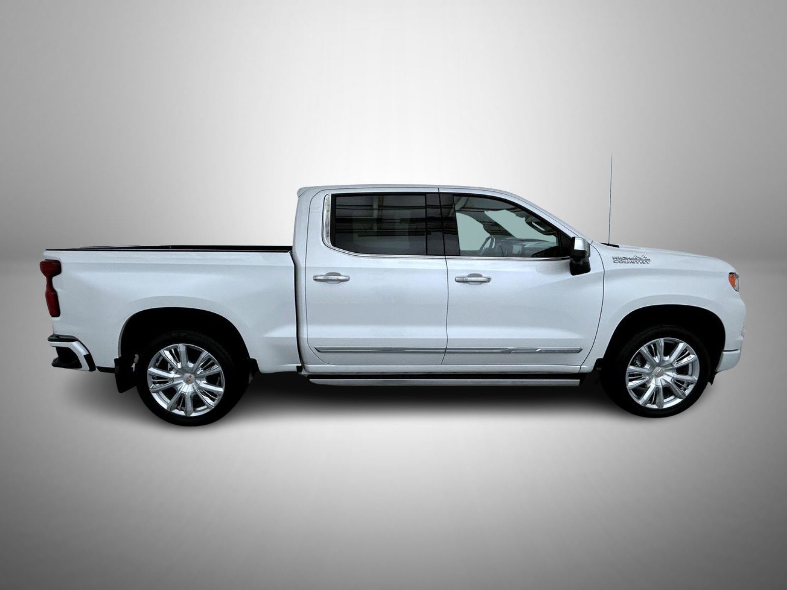 Used 2025 Beige Chevrolet High Country image 4