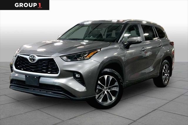 Certified Used 2025 PRECIOUS METAL Toyota  image 1