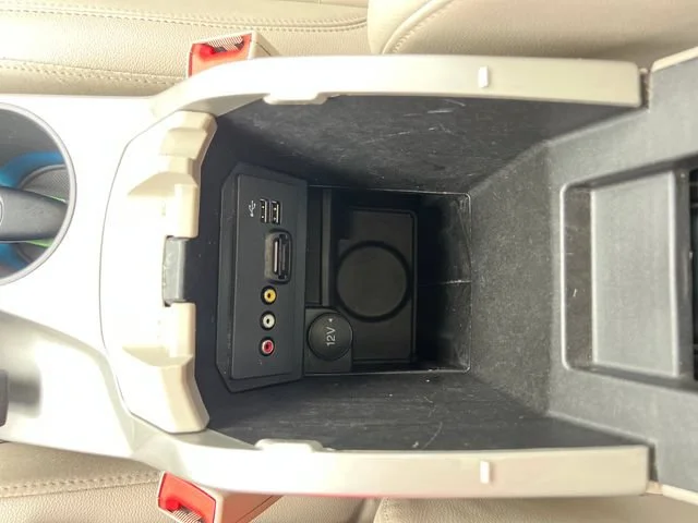 Used 2014 White Platinum Metallic Tri-Coat Ford SEL image 24