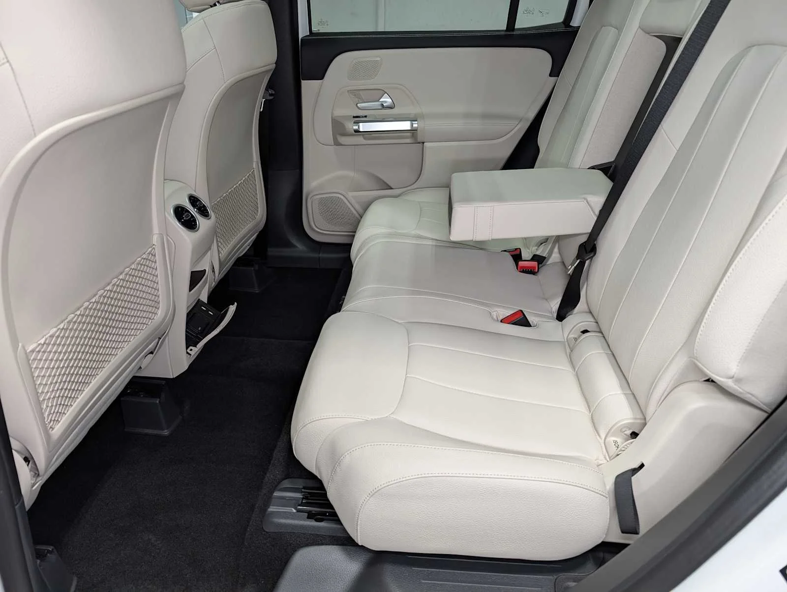 Used 2026 Polar White Mercedes-Benz GLB 250 image 21