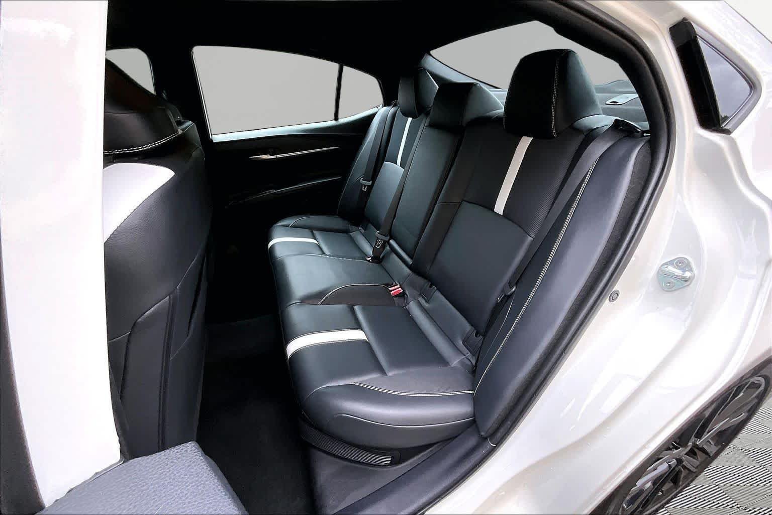 Used 2025 Ice Cap Toyota SE image 21
