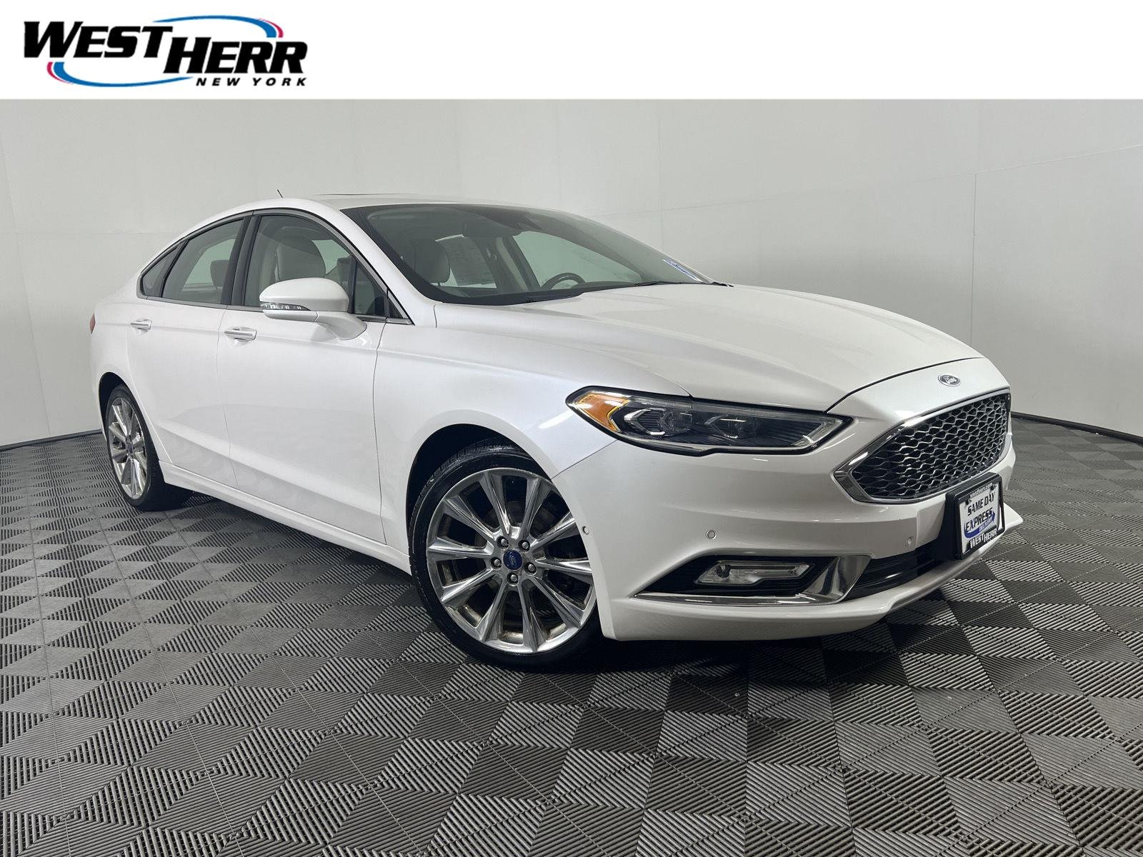 Used 2017 White Platinum Metallic Tri-Coat Ford Platinum image 1