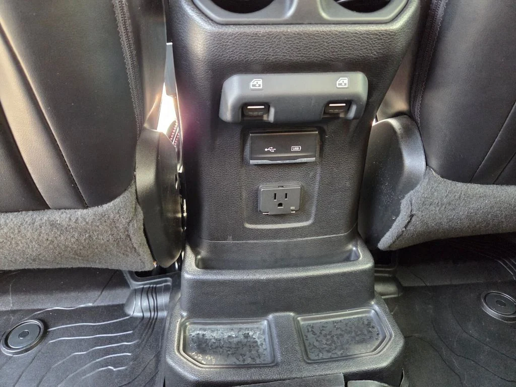 Used 2018 White Jeep Unlimited Rubicon image 18
