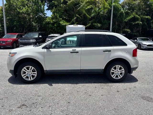 Used 2011 White Suede Ford SE image 4