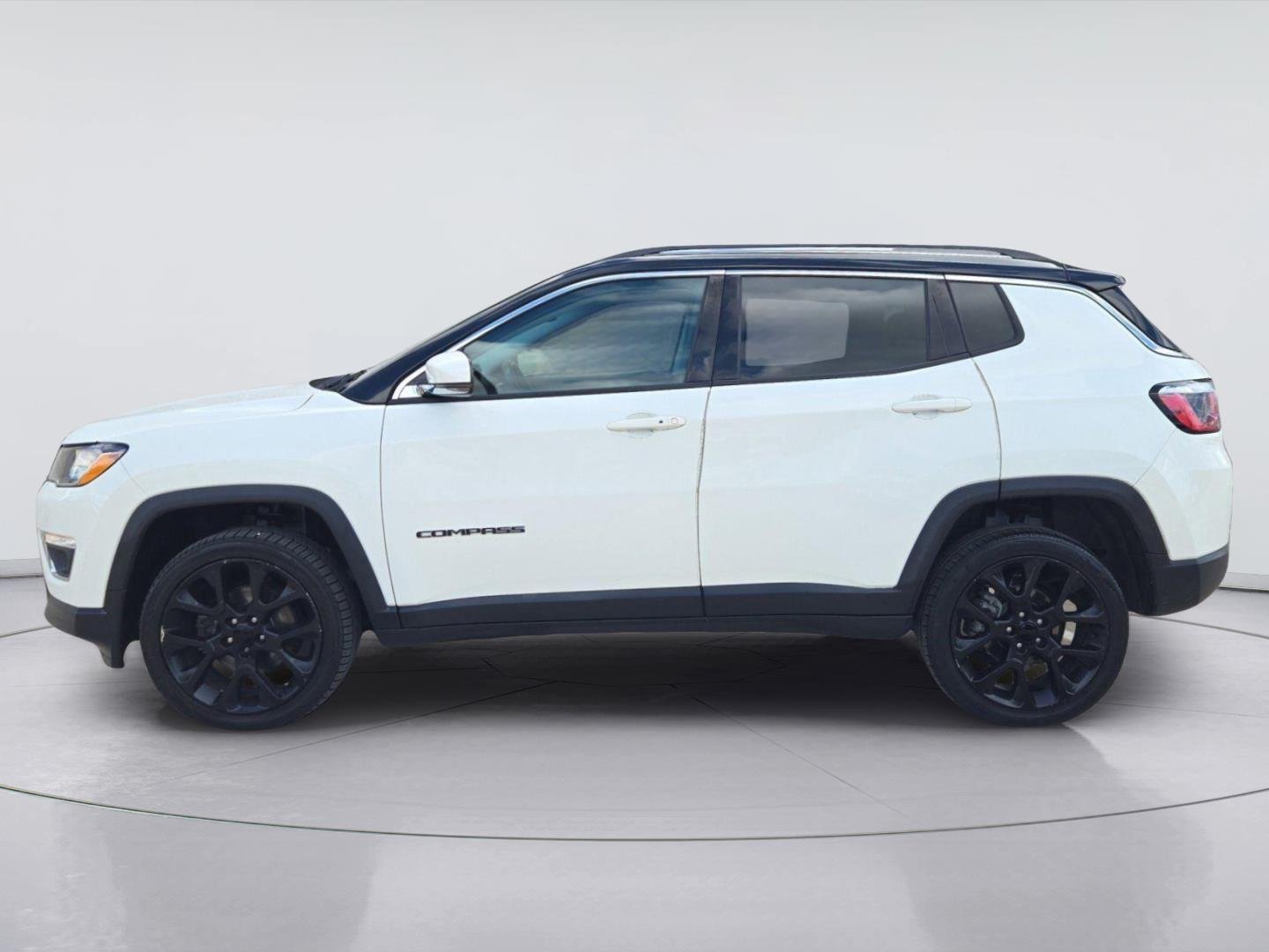Used 2018 White Clearcoat Jeep Limited image 2
