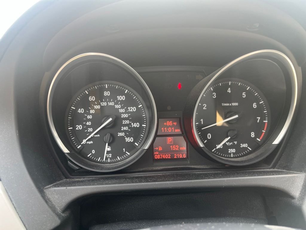 Used 2009 Black BMW sDrive30i image 11