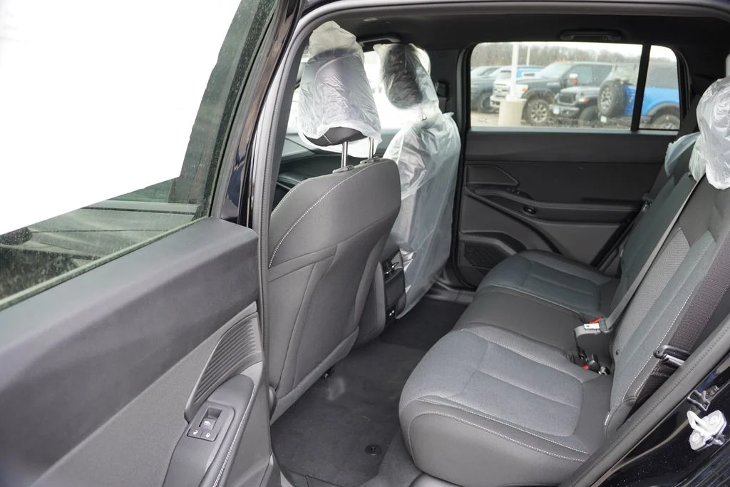 New 2026 Diamond Black Crystal Pearlcoat Jeep Laredo image 11