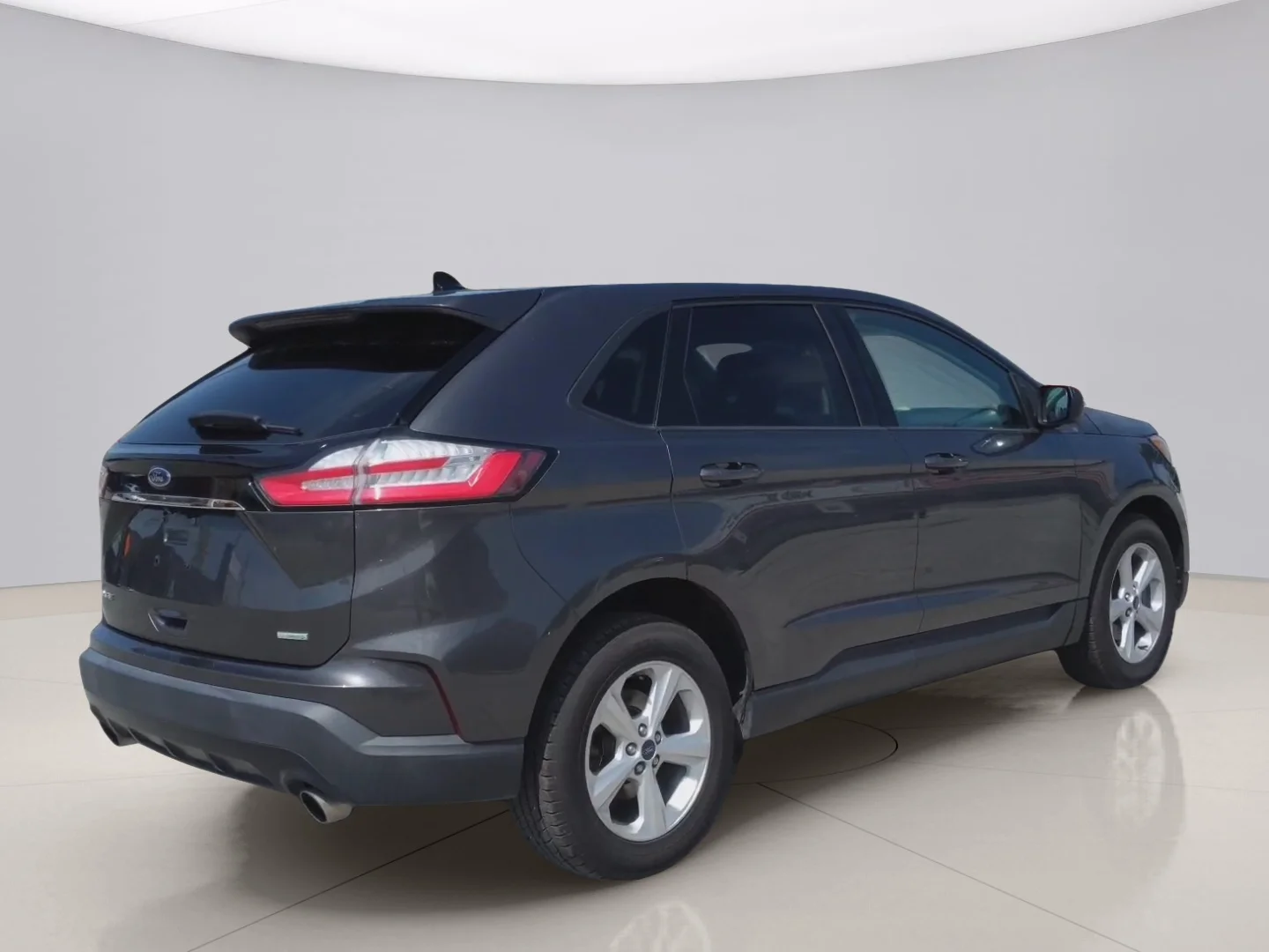 Used 2019 Gray Ford SE image 5