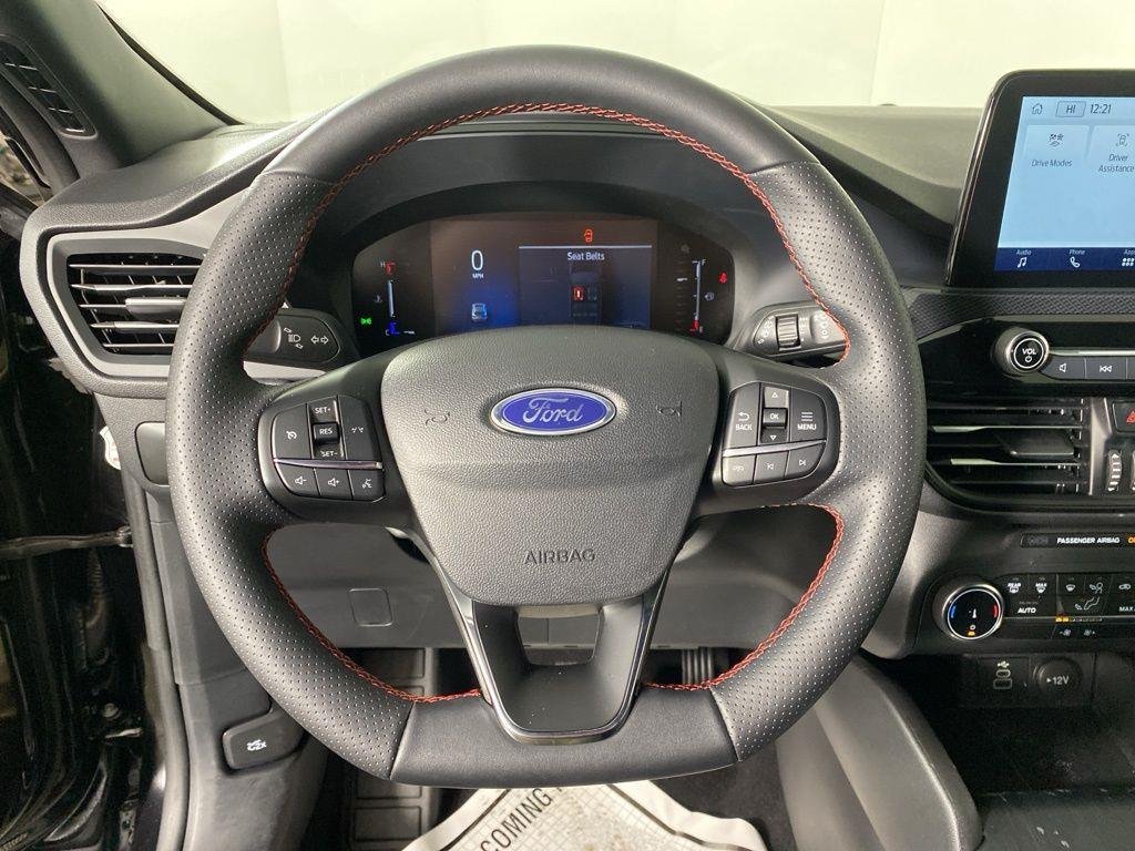 Used 2025 Agate Black Metallic Ford ST-Line image 16