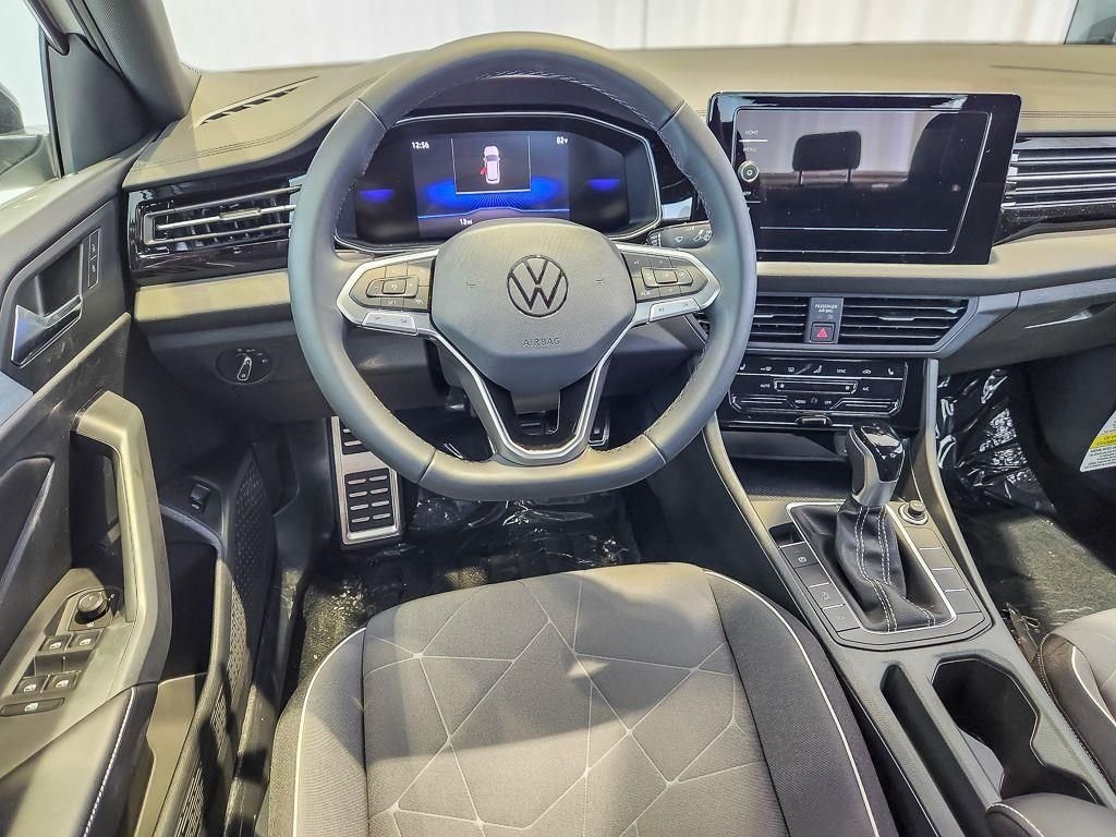 New 2026 Pure White Volkswagen 1.5T Sport image 10