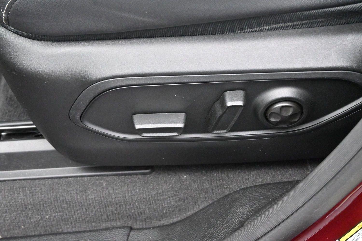 Used 2022 Red Jeep Limited image 15