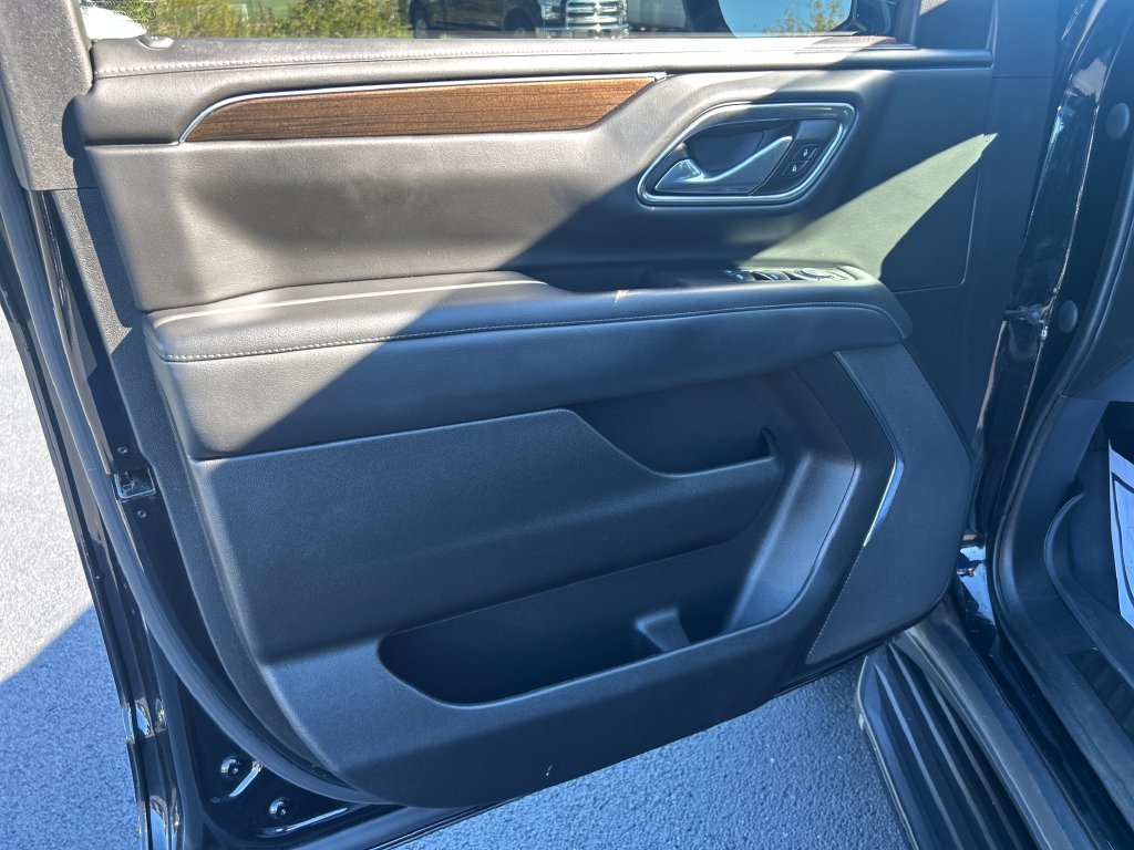 Used 2022 Black GMC SLE image 12