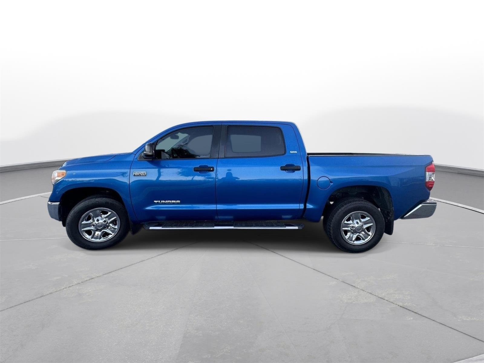 Used 2017 Blazing Blue Pearl Toyota SR5 image 9