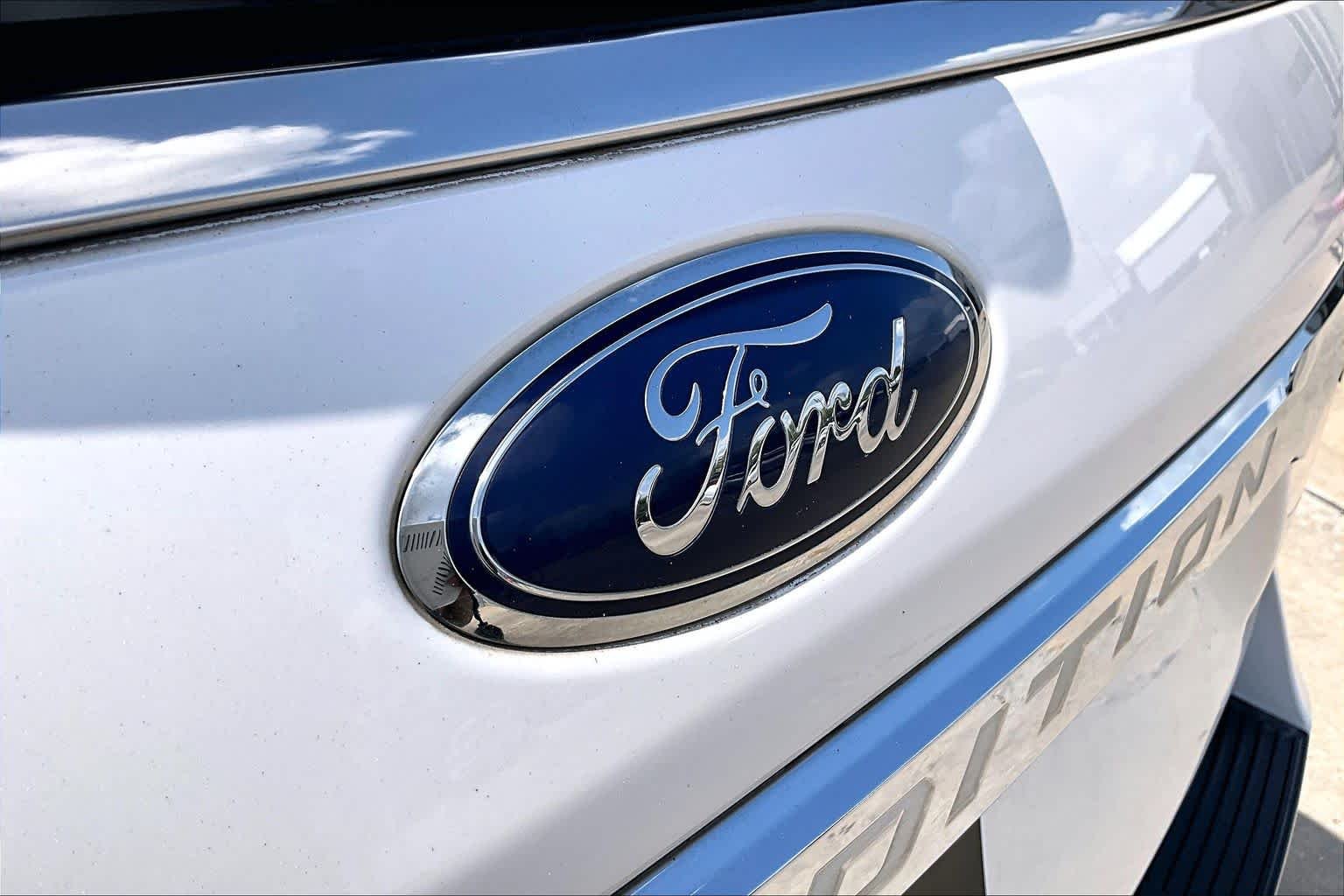 Used 2018 White Platinum Metallic Tri-Coat Ford XLT image 10