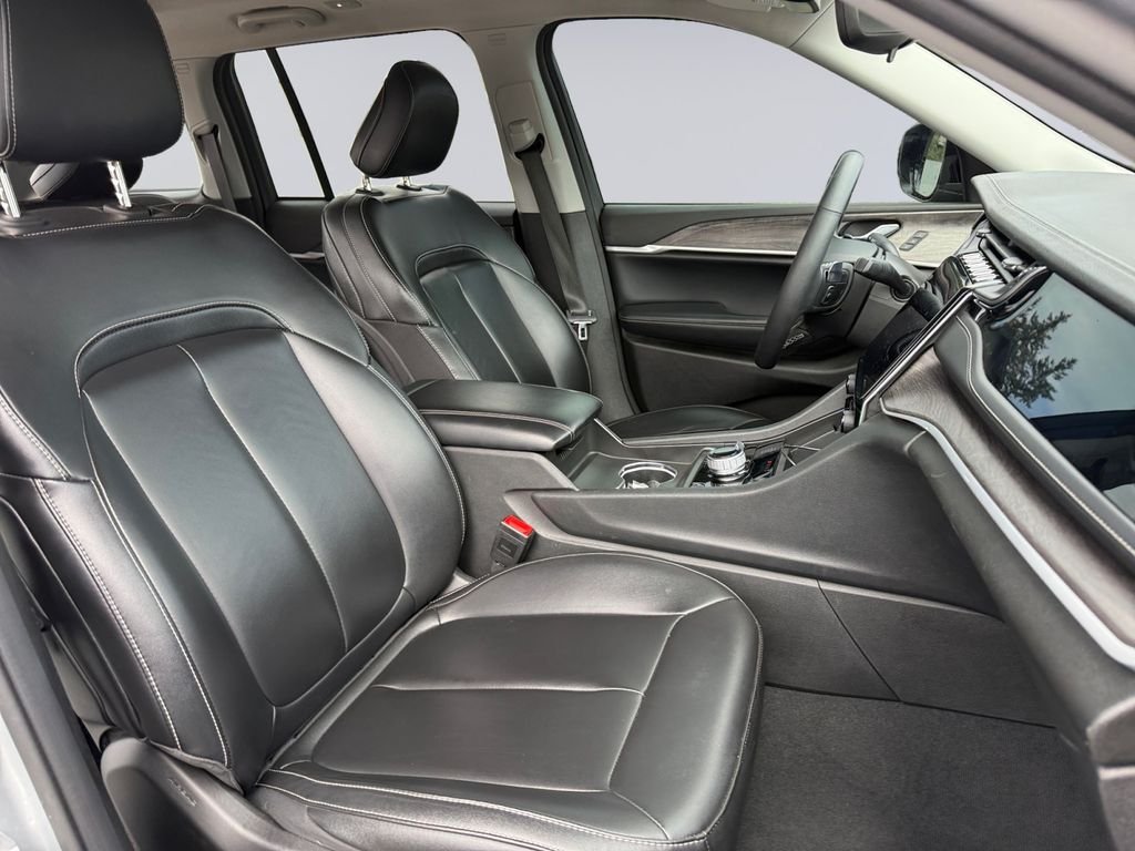Used 2024 Silver Jeep 4xe image 17