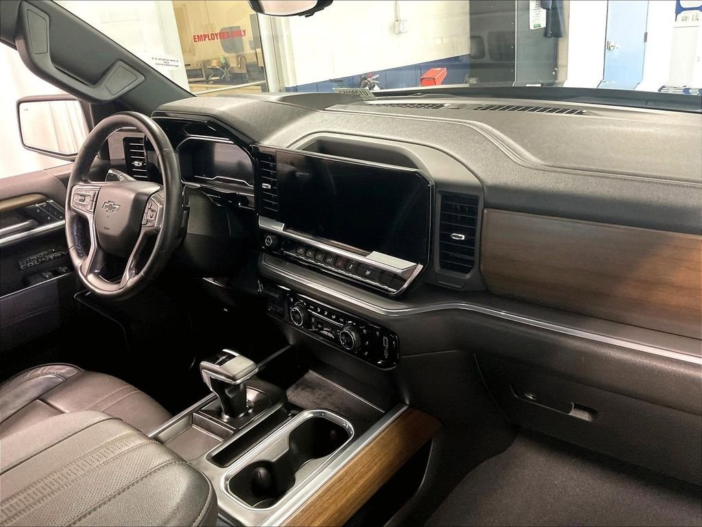 Used 2024 Black Chevrolet High Country image 14