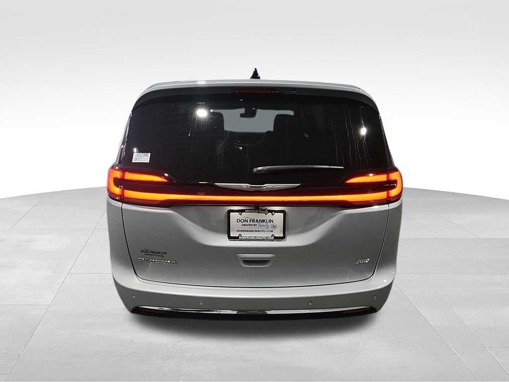 2026 Chrysler Pacifica Select - Photo 7