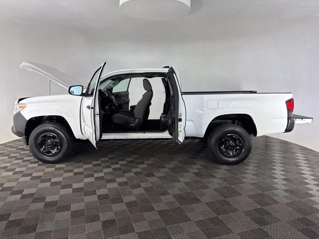 Used 2022 White Toyota SR image 12