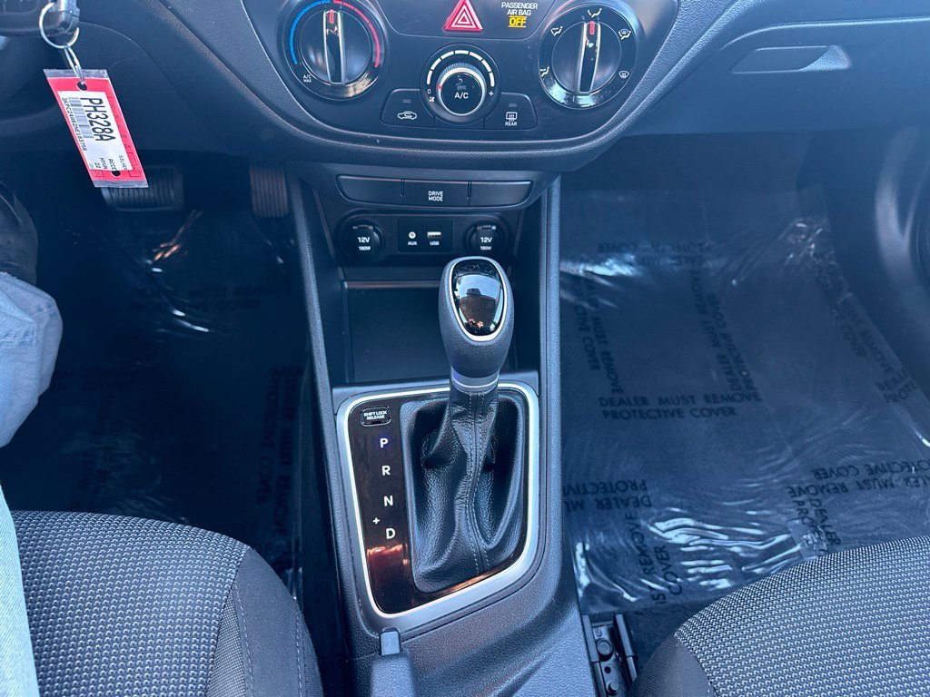 Certified Used 2022 Gray Hyundai SE image 18