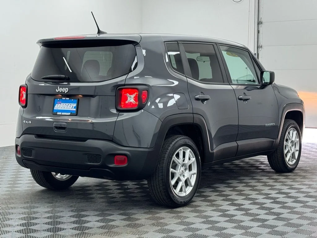 Used 2023 Graphite Gray Jeep Latitude image 6