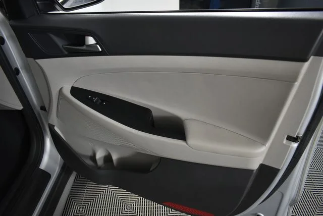 Used 2017 Silver Hyundai Sport image 18