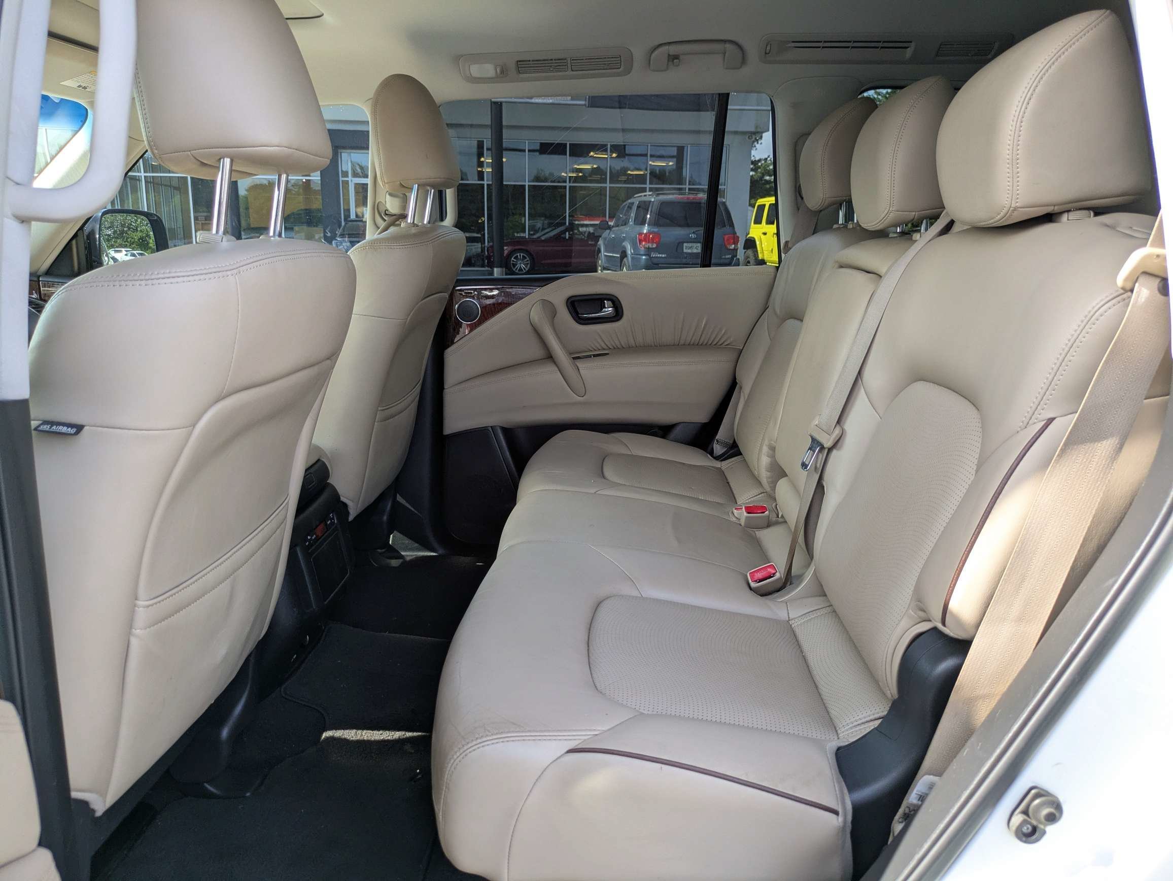 Used 2017 White Nissan SL image 12