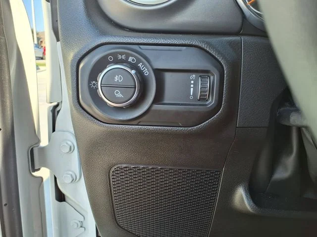 Used 2023 White Jeep Texas Trail image 20