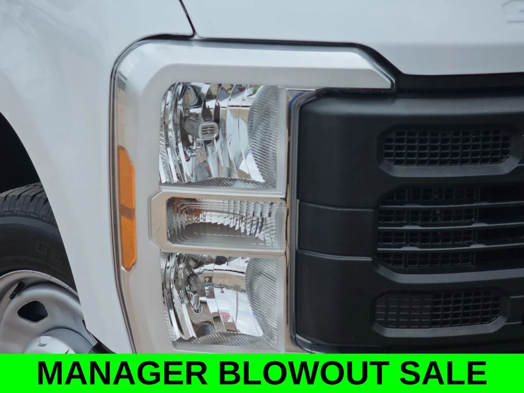 2026 Ford F-350 Super Duty Chassis Cab XL - Photo 33