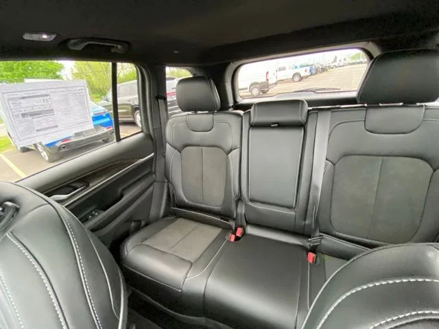 New 2026 Bright White Clear-Coat Exterior Paint Jeep Altitude image 11