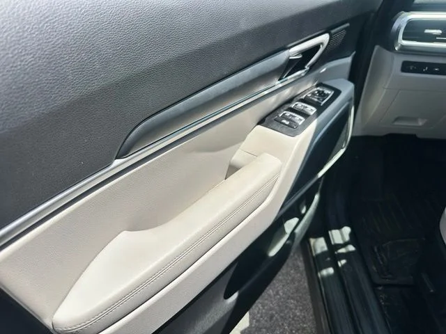 Used 2022 Green Kia S image 6