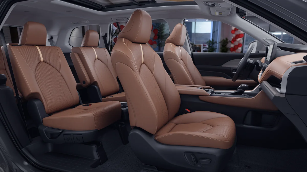 New 2026 Wind Chill Pearl Toyota Platinum image 17