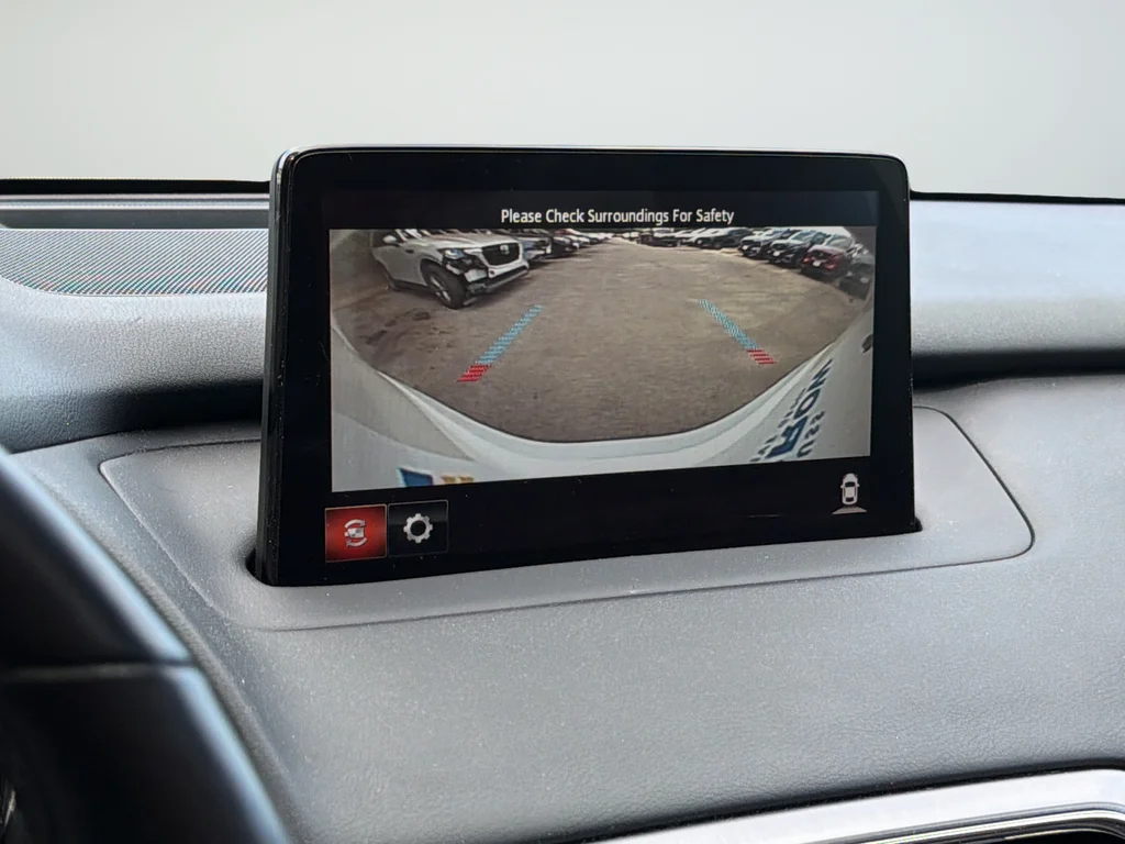 Used 2020 White Mazda Signature image 15