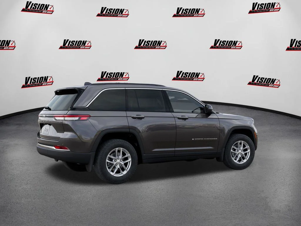 Used 2025 Gray Jeep Laredo X image 4