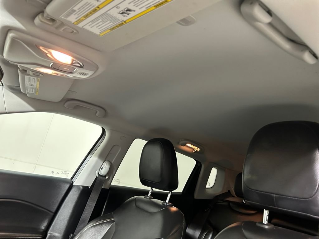 Used 2021 Silver Jeep Latitude image 23