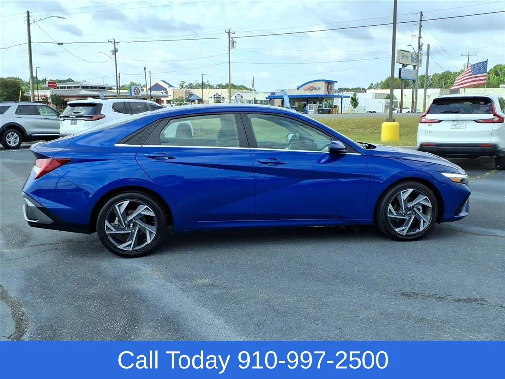 Used 2025 Blue Hyundai SEL Convenience image 19