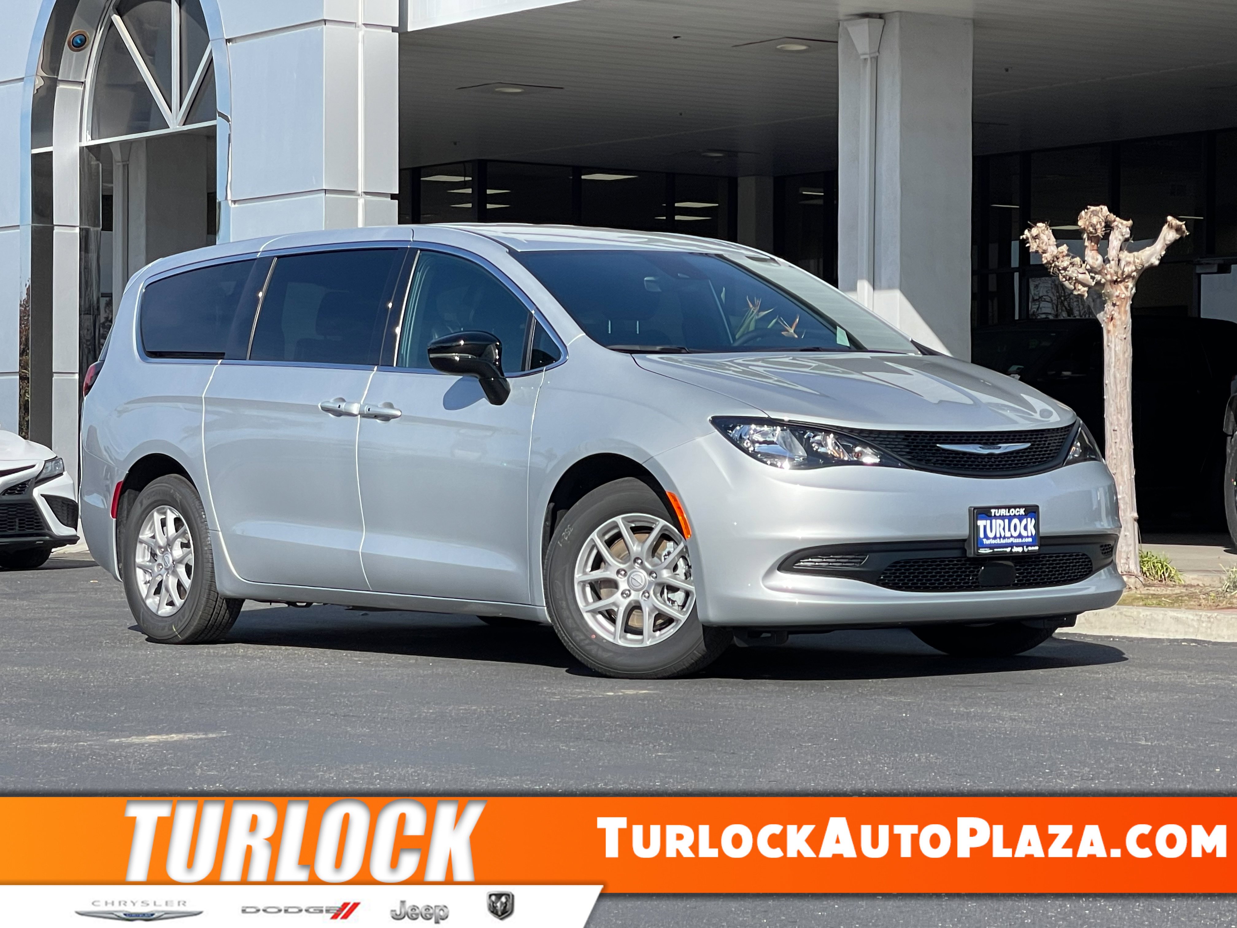 2026 Chrysler Voyager LX's photo