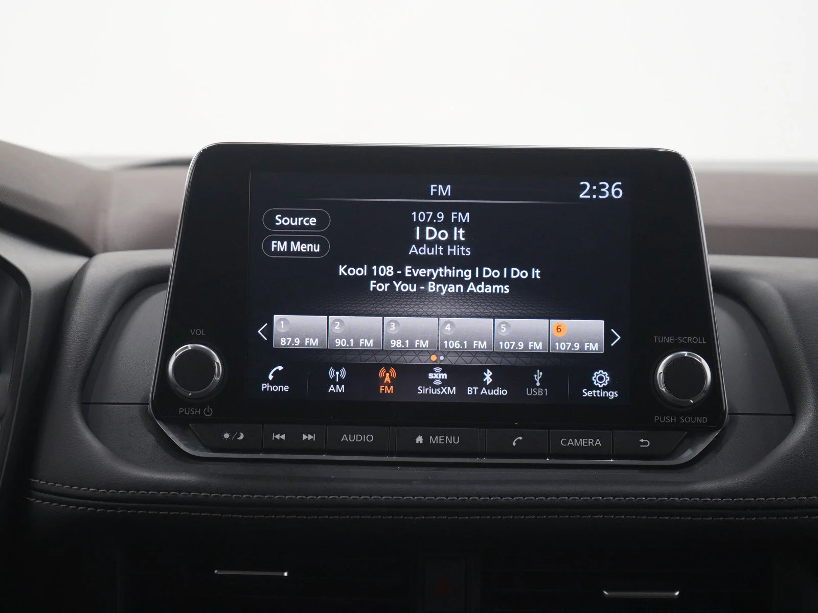 Used 2023 Pearl White Tricoat Nissan SV image 17