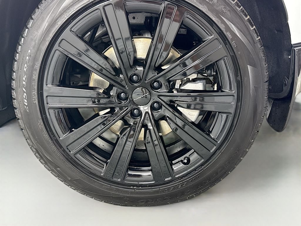 New 2026 Fuji White LAND ROVER SE image 32