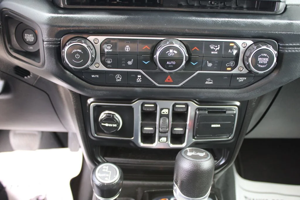 Used 2026  Jeep Sahara image 19