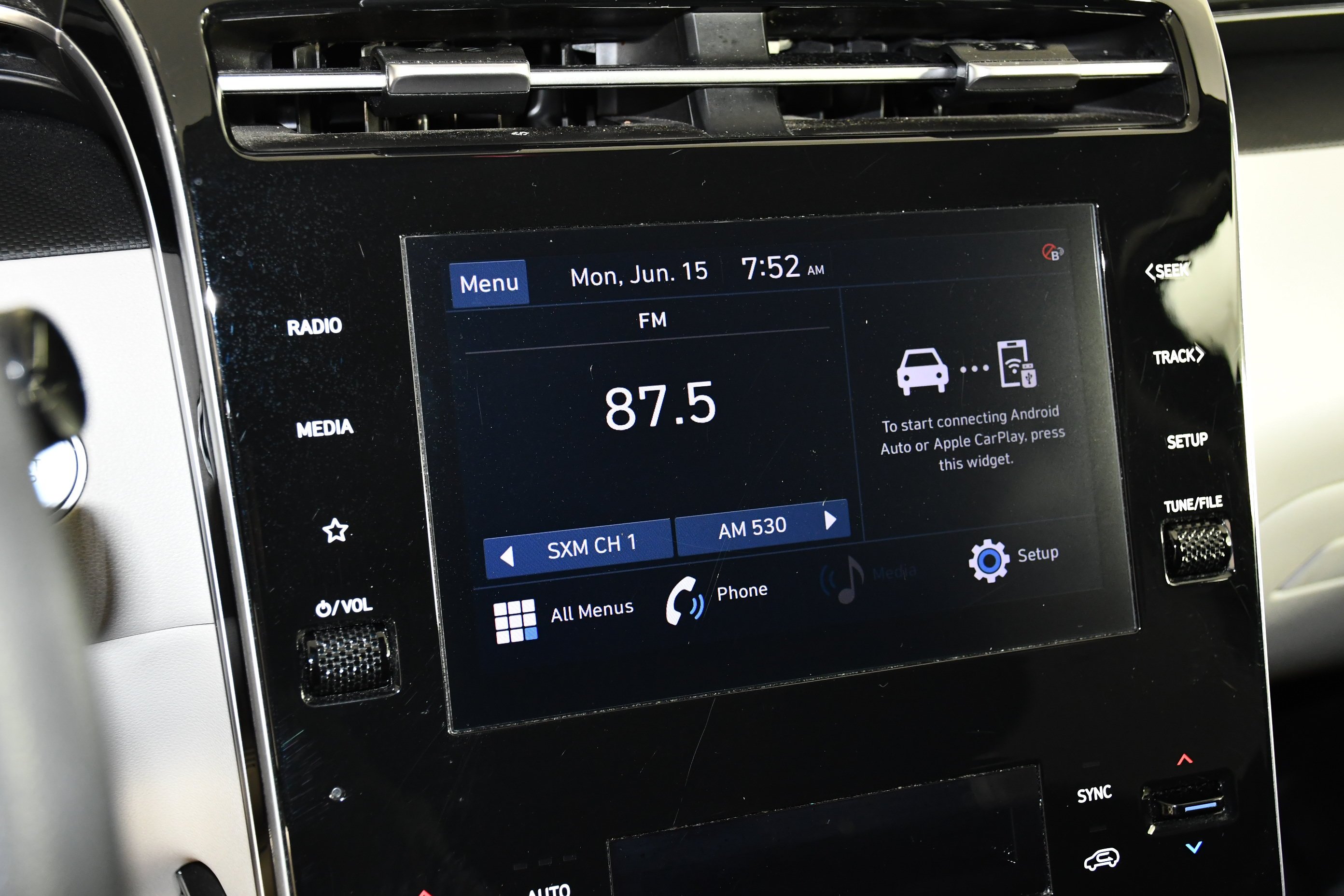 Used 2024 Hampton Gray Hyundai SEL image 19