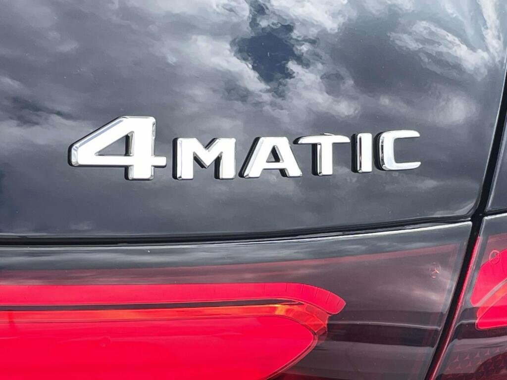 New 2026 2040/Black Mercedes-Benz GLC 300 image 15