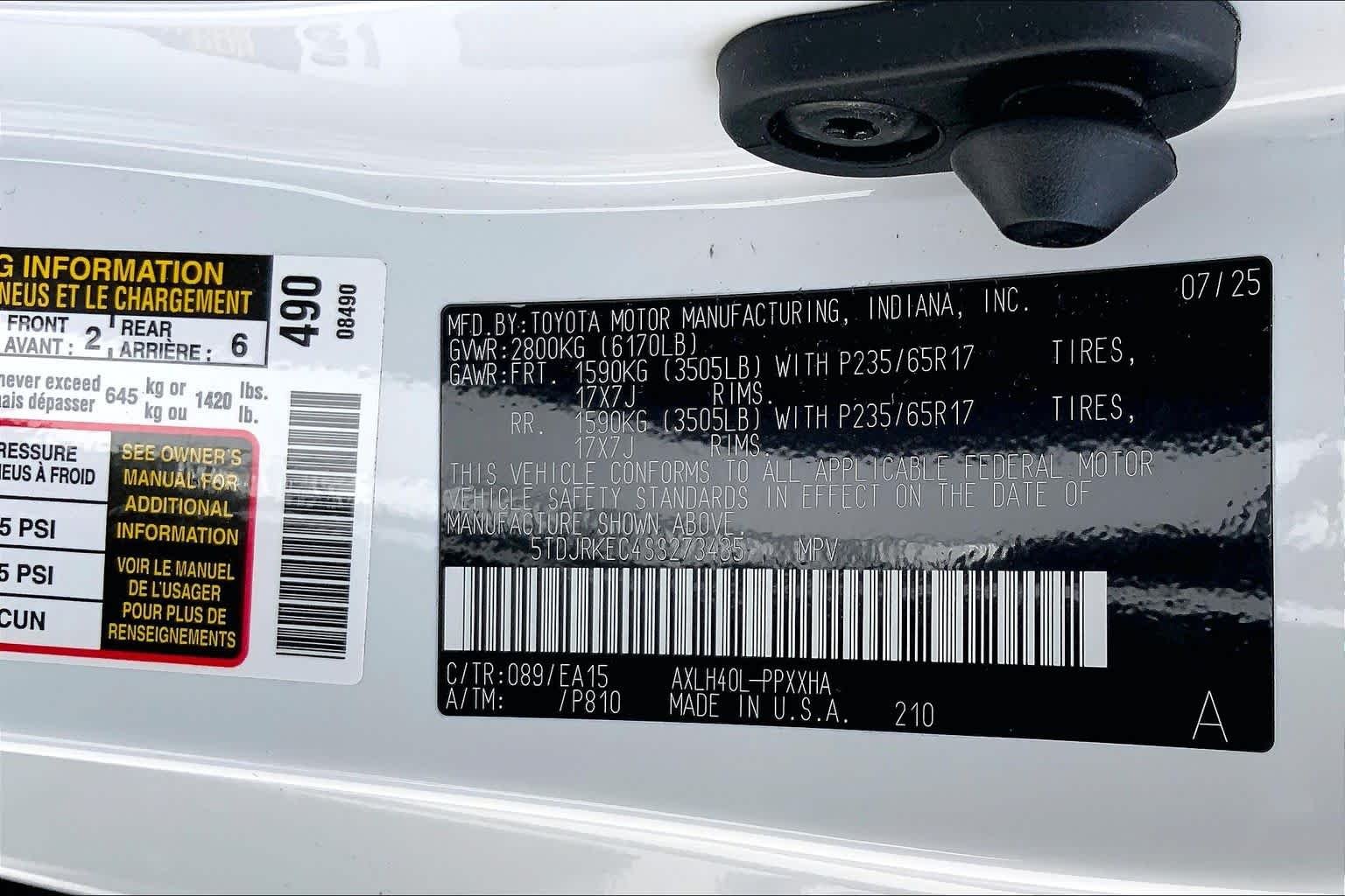 Used 2025 Wind Chill Pearl Toyota XLE image 36