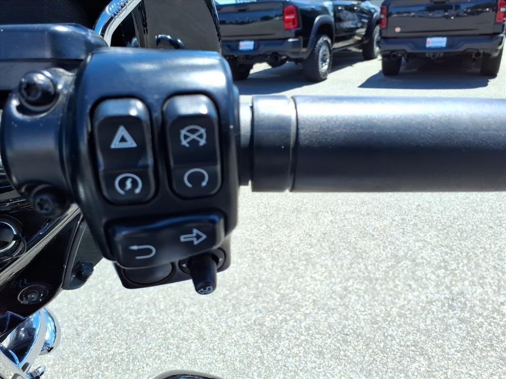 Used 2019 BLACK HARLEY Sweet Trim image 11