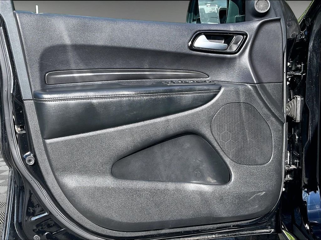 Used 2022 Black Dodge SXT image 9