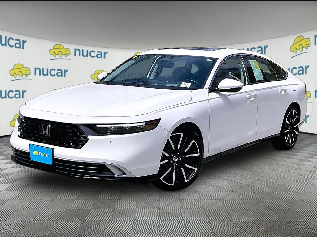 Used 2025 White Honda Touring image 3